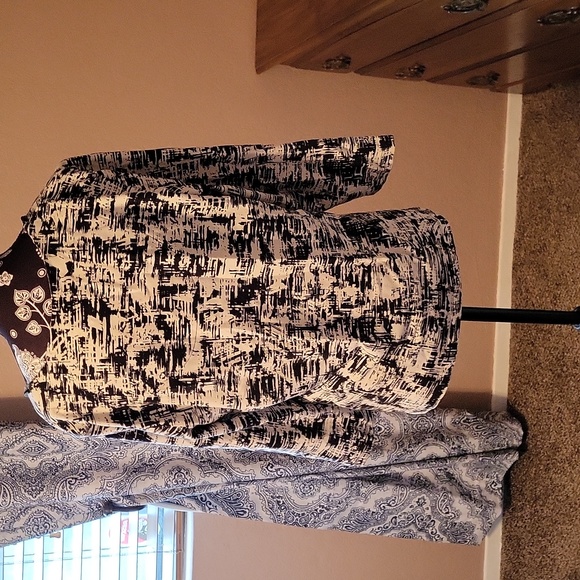 EUC Ruby Rd. Black/White Embellished Collar Top. Size Large - Picture 3 of 4